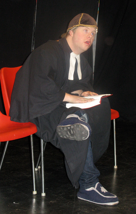 pastorn_laser_bibeln pastorn_laser_bibeln