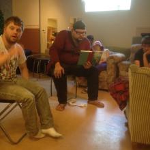 Kim läser ur Ronja Rövardotter